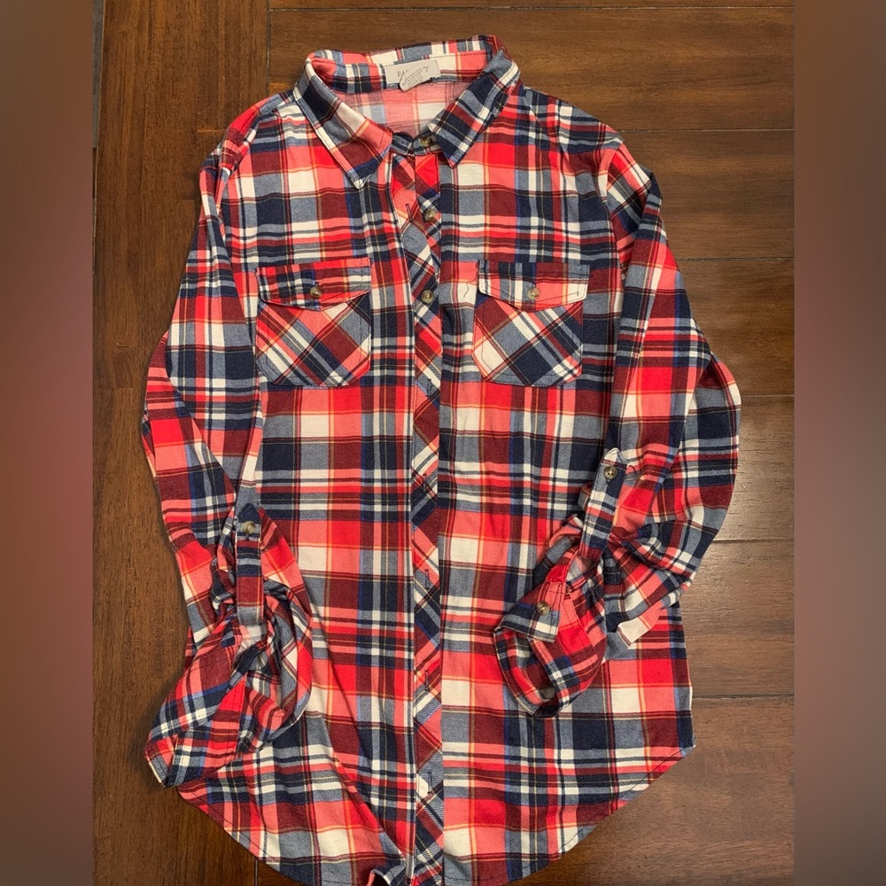 Juniors long sleeve flannel shirt. Size Medium.